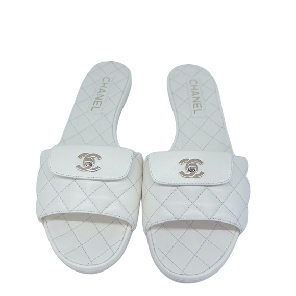 🤍Chanel turnlock sandal. size 7. - Picture 1 of 8